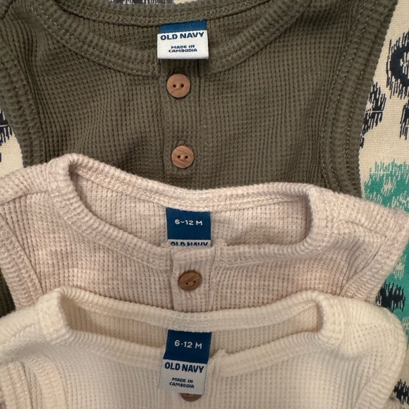 NWOT-Old Navy Sleeveless Onesies-6-12 months-set if 3-never worn - Picture 3 of 3